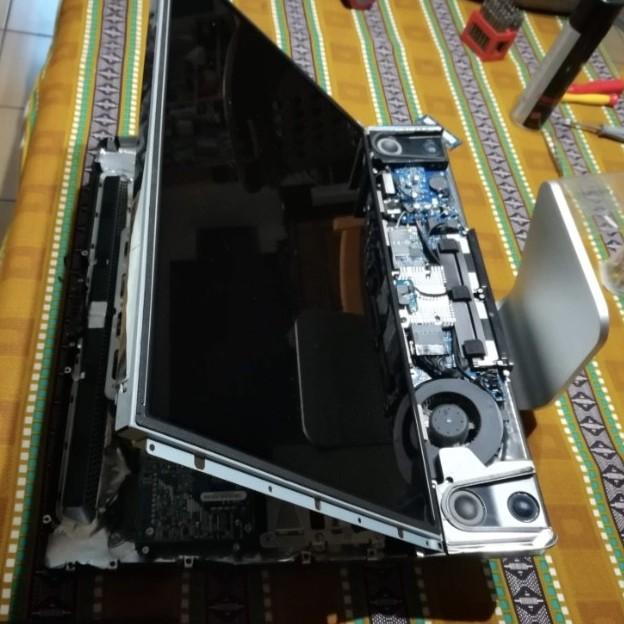 Nettoyage à l'air comprimé d'un iMac 27 pouces de 2015, changement de disque dur pour un SSD, mise à jour du système et copie des données personnelles