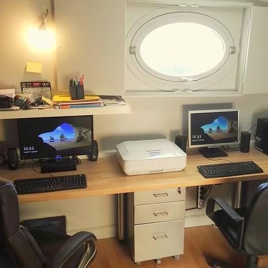Installation d’un double poste de travail, sans fil apparent
